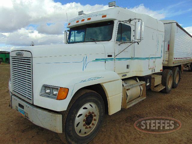 1999 Freightliner FLD120_1.jpg